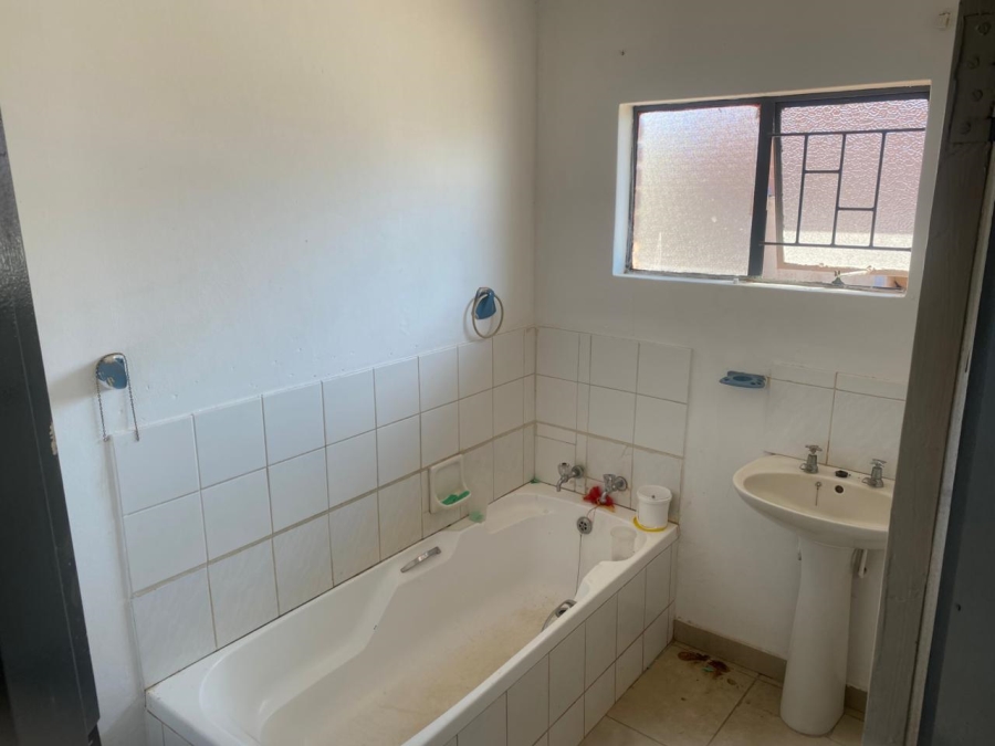 2 Bedroom Property for Sale in Geelhoutpark North West